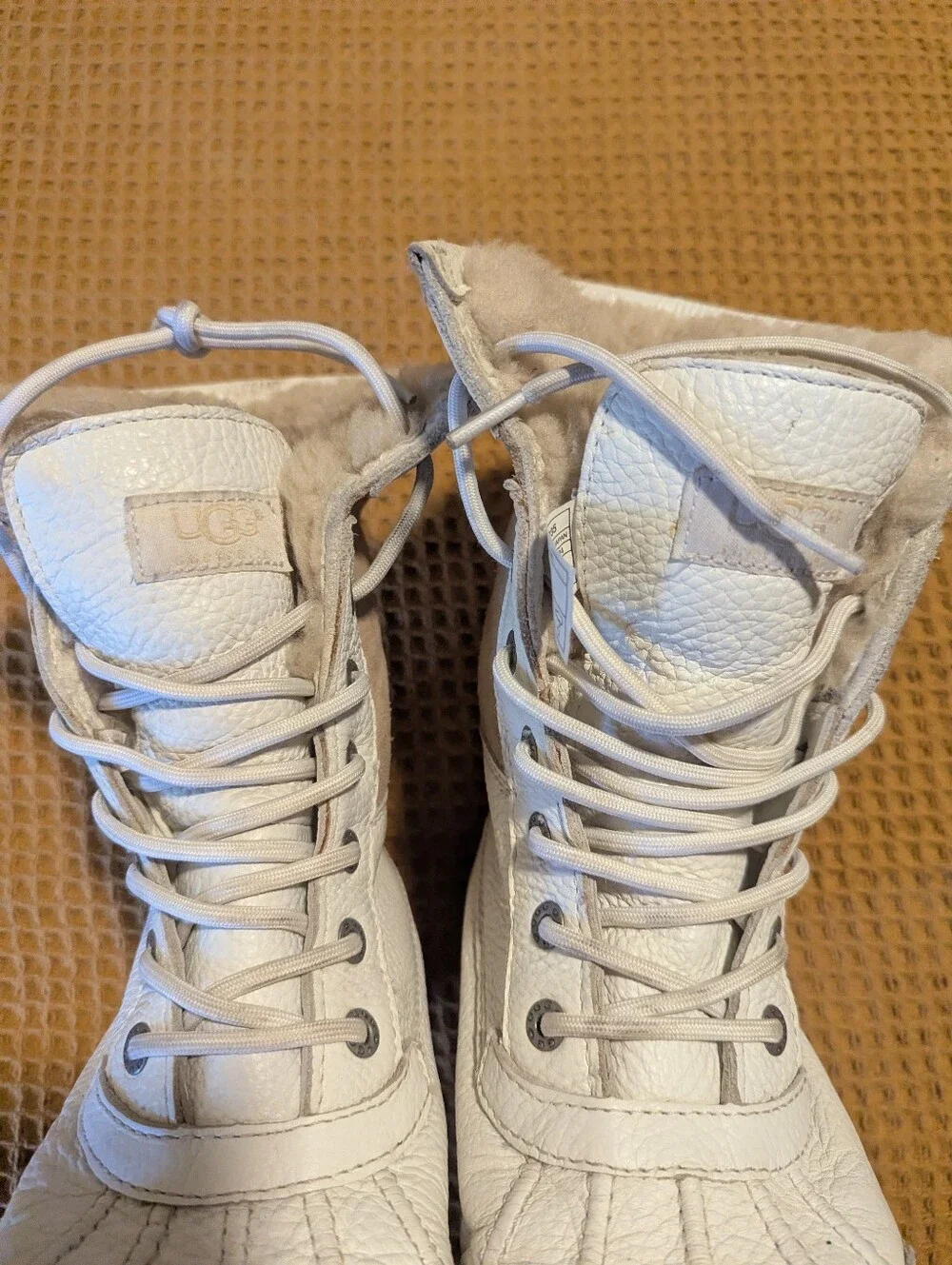 UGG Women’s Adirondack II Waterproof Boots White, 7